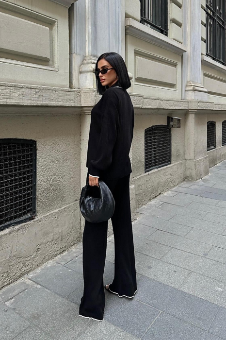 Set format din pantaloni evazati si bluza polo [3]