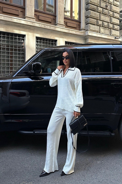 Set format din pantaloni evazati si bluza polo [3]