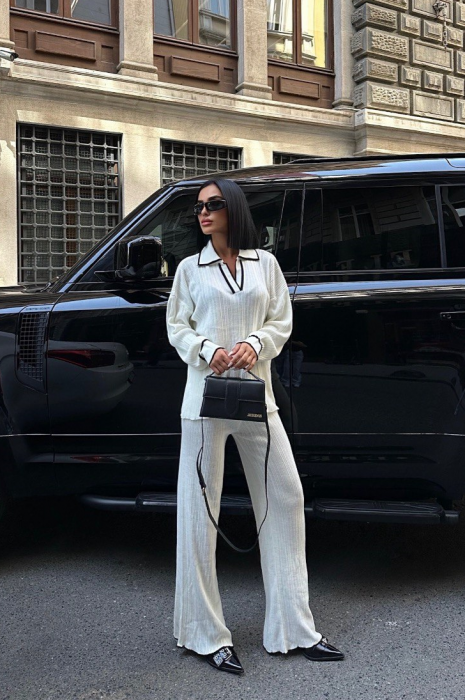 Set format din pantaloni evazati si bluza polo [2]