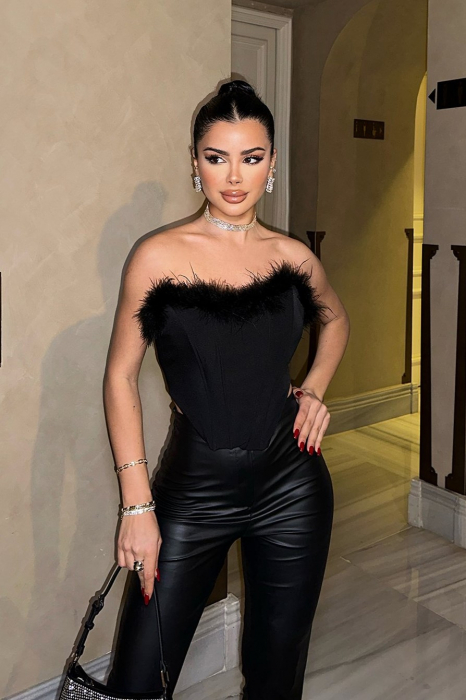 Top scurt, negru cu pene [3]