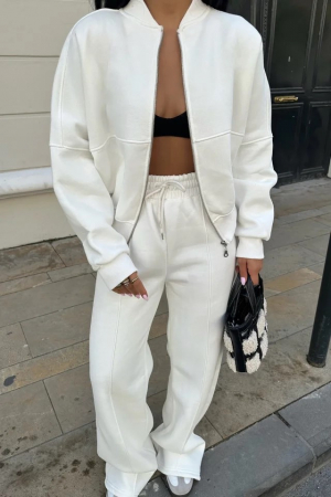 Trening lejer cu pantaloni evazati [1]