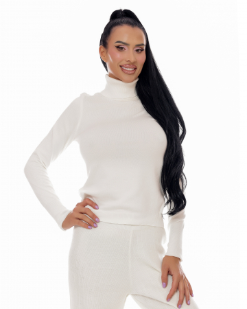 Bluza tip helanca pe gat cu maneci usor evazate. [1]