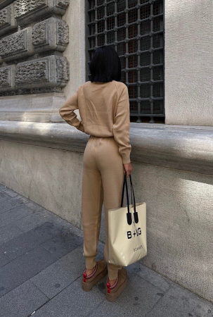 Compleu bej de dama cu hanorac si pantaloni [3]