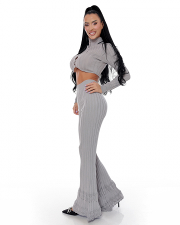 Compleu gri cu top scurt si pantaloni evazati [3]