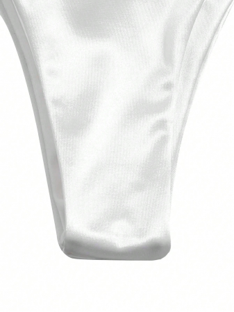 Costum de baie din 2 piese, alb, cu aspect sidefat [4]