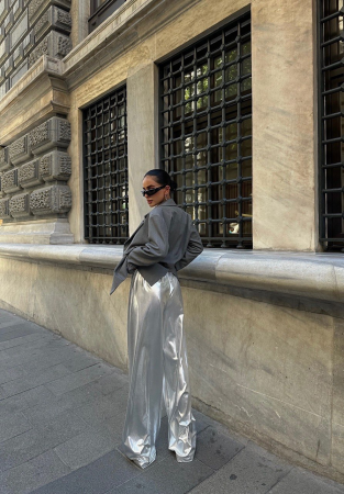 Pantaloni largi argintii cu elastic in talie [5]