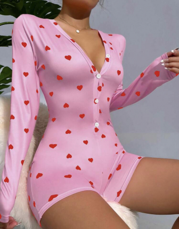 Pijama tip salopeta cu nasturi si model cu inimi. [2]