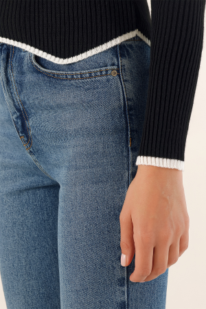 Pulover negru cu aspect asimetric [4]