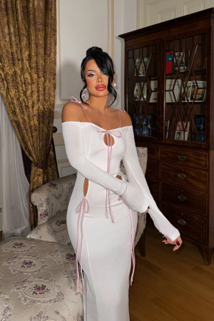 Rochie Alba Lunga cu Fundite Roz si Decupaj Lateral [6]