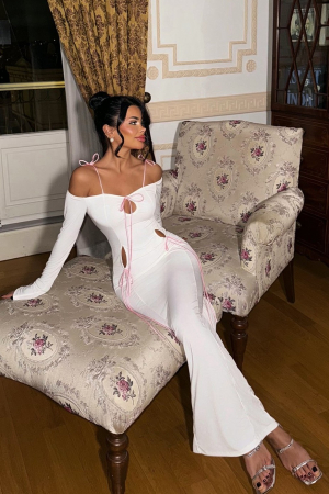 Rochie Alba Lunga cu Fundite Roz si Decupaj Lateral [1]