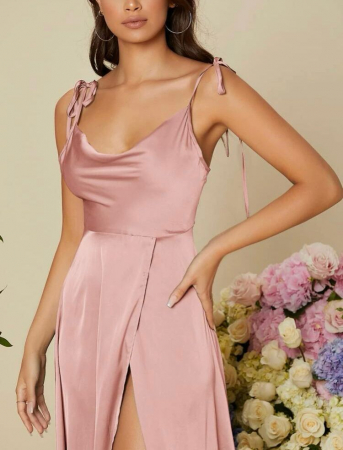 Rochie lunga din satin cu spatele gol si bretele reglabile. [1]