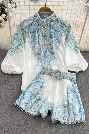 Set 2 piese bluza si pantaloni scurti cu curea in talie [0]