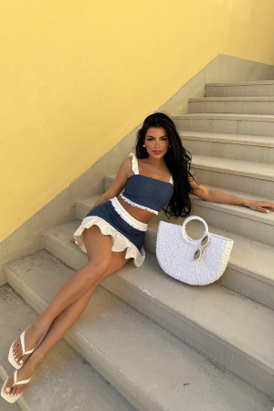 Set denim cu fusta si top cu volane albe [3]