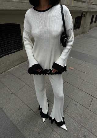 Set din tricot format din pantaloni evazati si bluza [0]
