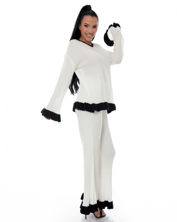 Set din tricot format din pantaloni evazati si bluza [3]