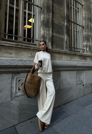 Set din tricot format din pantaloni evazati si bluza cu decupaj [6]