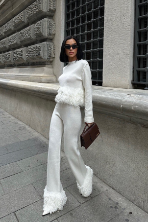 Set format din bluza cu maneci clopot si pantaloni [3]