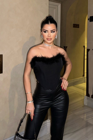 Top scurt, negru cu pene [0]