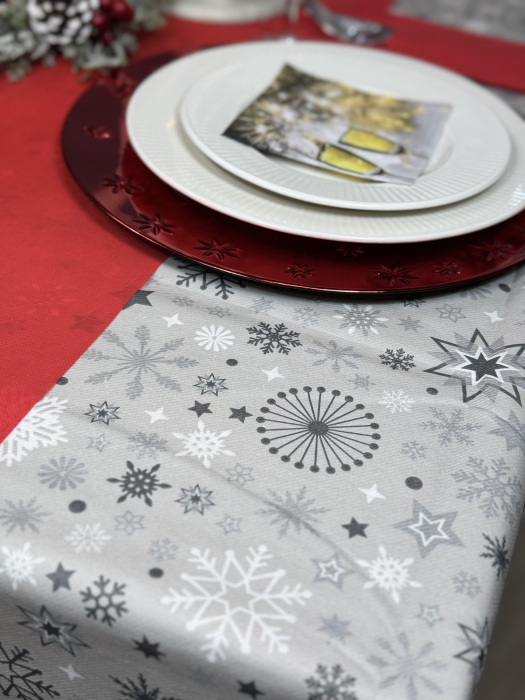 Set 10 fete de masa Linclass Snowflakes + Rola de traversa rosie din poliester [3]