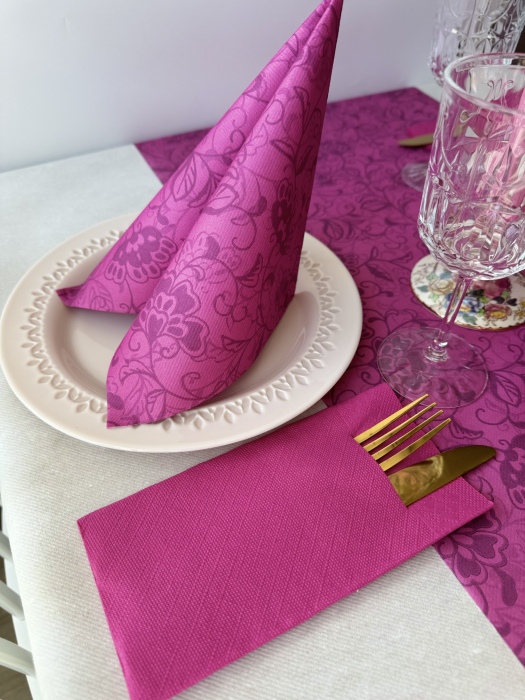 Set accesorii decorative masa festiva - servetele festive + traversa de masa + servetele cu buzunar pentru tacamuri + lumanari conice [4]