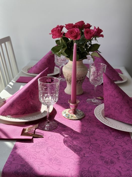 Set accesorii decorative masa festiva - servetele festive + traversa de masa + servetele cu buzunar pentru tacamuri + lumanari conice [9]