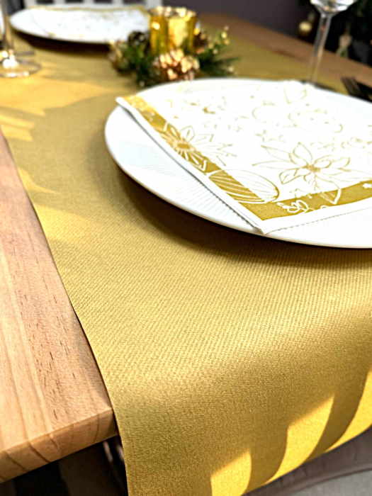 Set accesorii decorative pentru masa festiva de Craciun/ Revelion - servetele festive, servetele cu buzunar pentru tacamuri si traversa de masa - Linclass Milan White-Gold [5]