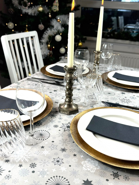 Set accesorii decorative masa festiva - fata de masa si servetele festive - Linclass Snowflakes Black [3]