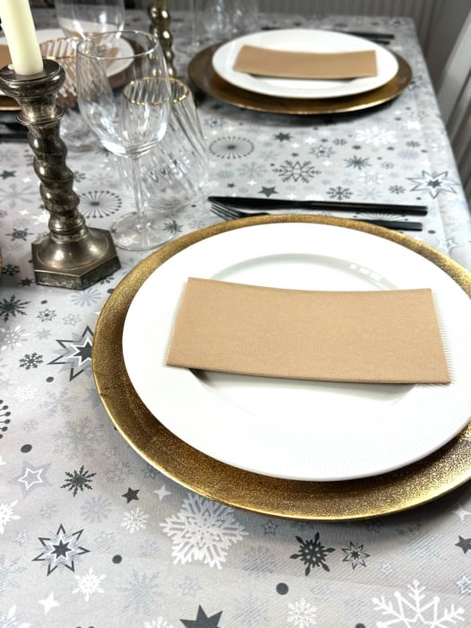 Set accesorii decorative masa - fata de masa si servetele festive - Linclass Snowflakes Cappuccino [3]
