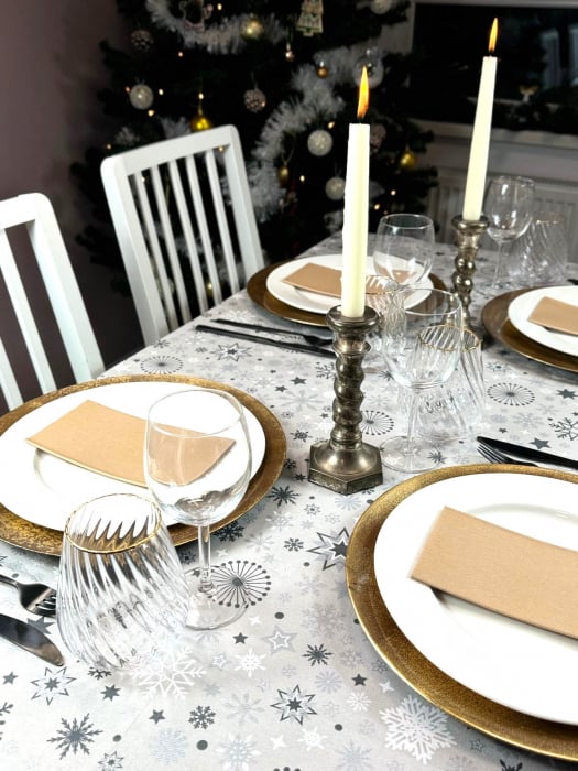 Set accesorii decorative masa - fata de masa si servetele festive - Linclass Snowflakes Cappuccino [2]