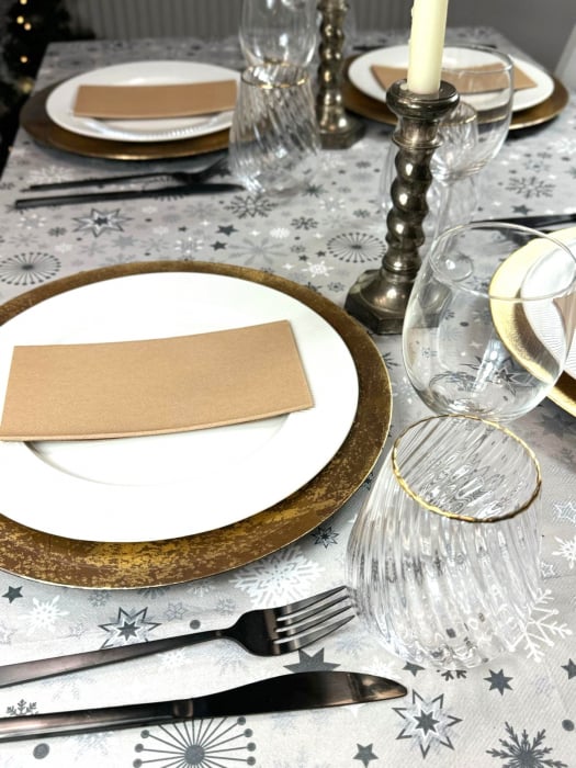 Set accesorii decorative masa - fata de masa si servetele festive - Linclass Snowflakes Cappuccino [5]