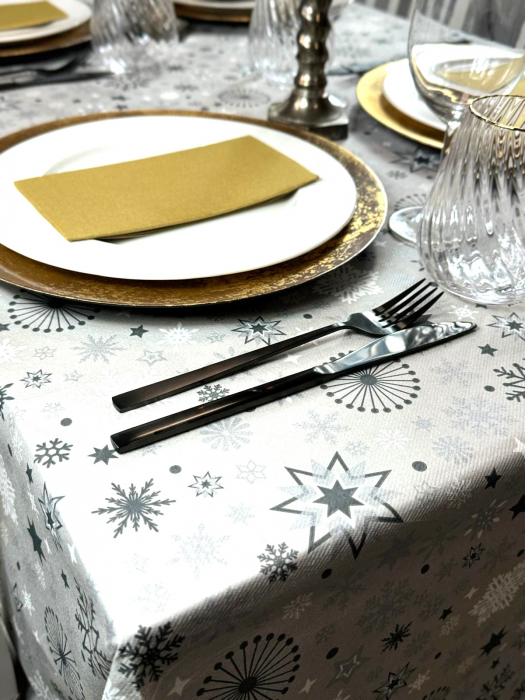 Set accesorii decorative masa festiva - fata de masa si servetele festive - Linclass Snowflakes Gold [4]