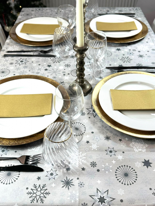 Set accesorii decorative masa festiva - fata de masa si servetele festive - Linclass Snowflakes Gold [3]