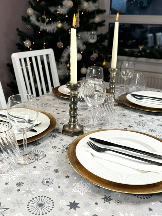 Set accesorii decorative masa festiva - fata de masa si servetele festive - Linclass Snowflakes White [2]