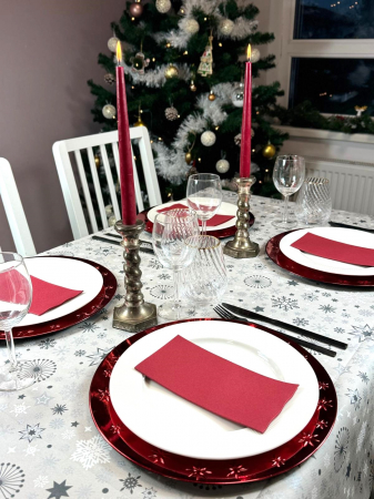 Set accesorii decorative masa festiva - fata de masa si servetele festive - Linclass Snowflakes Bordo [3]