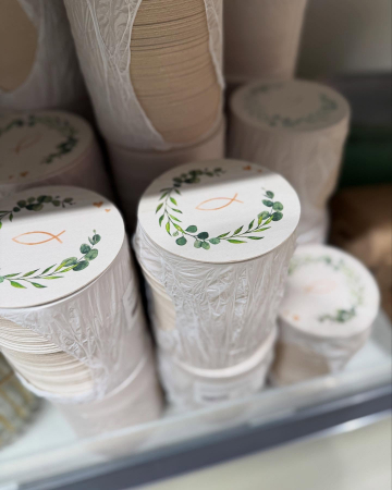 Coastere/suporturi din carton pentru pahare, halbe sau cesti / albe (imprimeu peste) / diametru 10,7 cm / 100 buc [6]