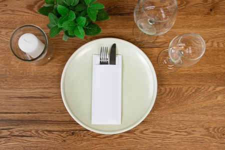 Port-tacam alb pentru tacamuri + servetel alb inclus / 100 buc