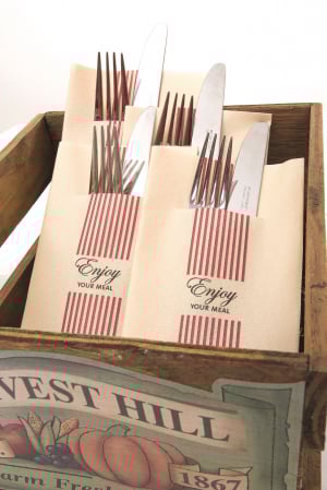 Linclass, HIGH QUALITY - Servetele cu BUZUNAR pentru tacamuri Linclass - Enjoy YOUR MEAL / 40 x 40 cm / 75 buc