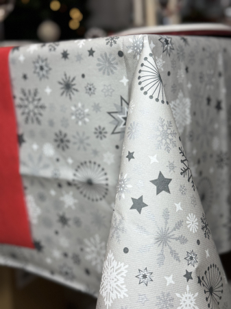Set 10 fete de masa Linclass Snowflakes + Rola de traversa rosie din poliester [1]
