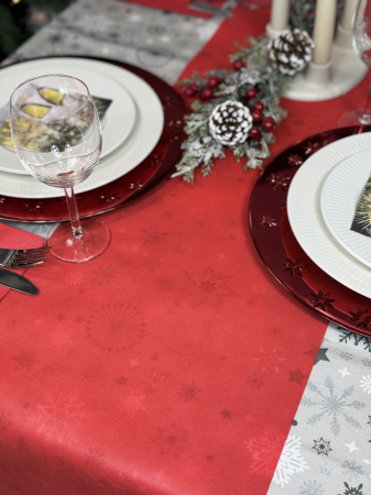 Set 10 fete de masa Linclass Snowflakes + Rola de traversa rosie din poliester [3]