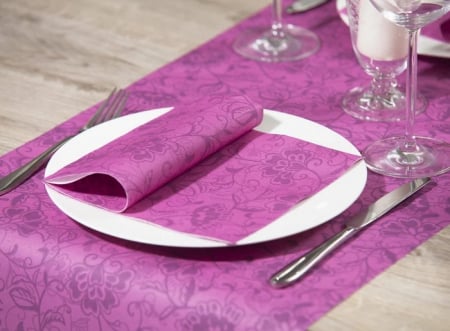 DECOR ANIVERSARI COPII - Set accesorii decorative masa festiva - servetele festive Linclass Liv, traversa de masa Linclass Liv