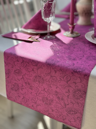 Set accesorii decorative masa festiva - servetele festive + traversa de masa + servetele cu buzunar pentru tacamuri + lumanari conice [6]