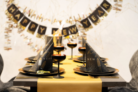 SETURI de masa - Set accesorii decorative pentru masa festiva de Revelion - servetele festive, servetele cu buzunar pentru tacamuri si traversa de masa - Linclass Rocky-Gold