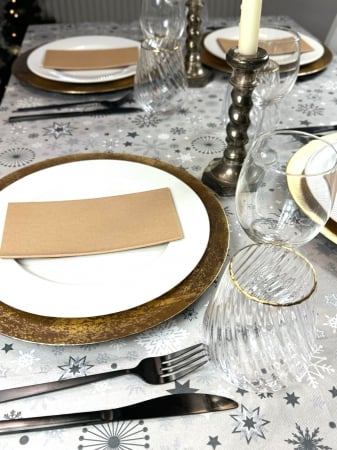 Set accesorii decorative masa - fata de masa si servetele festive - Linclass Snowflakes Cappuccino [4]