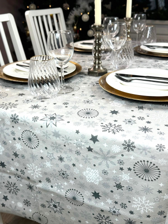 Set accesorii decorative masa festiva - fata de masa si servetele festive - Linclass Snowflakes White [7]