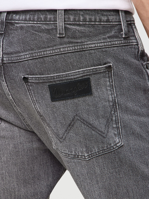 Wrangler Мужские Джинсы Светло-Серые FRONTIER Relaxed Straight [5]