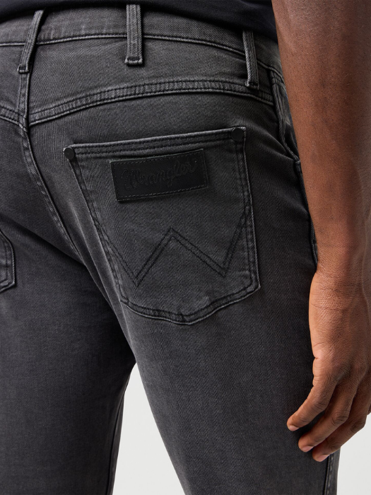 Wrangler Blugi Gri Inchis LARSTON Slim Tapered Barbati [5]
