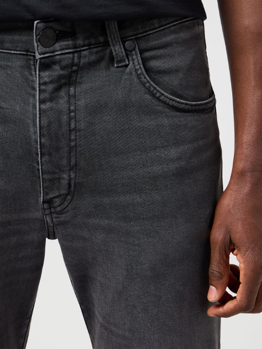 Wrangler Blugi Gri Inchis LARSTON Slim Tapered Barbati [4]