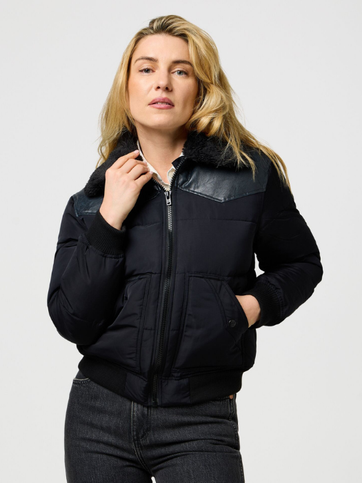 Wrangler Geaca Neagra Regular Femei [3]