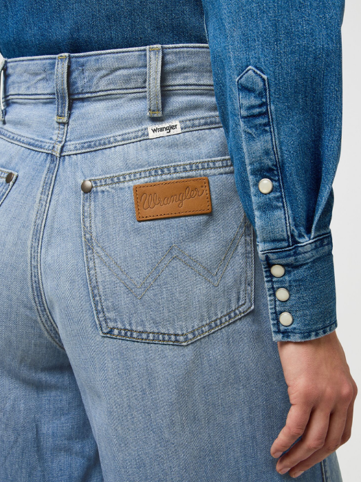 Wrangler Pantaloni Scurti Albastri Deschisi Regular Femei [5]