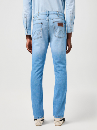 Wrangler Blugi Albastri Deschisi LARSTON Slim Tapered Barbati [1]